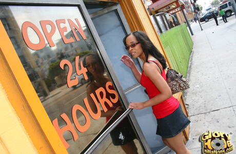 Gloryhole Initiations invites you to browse their xxx photos with Nevaeh Keyz in blows on dick