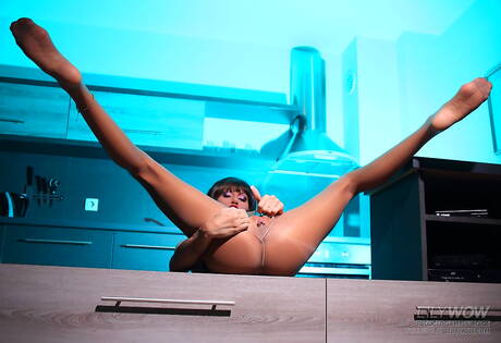 Lily Wow invite you to explore a free pictures with Lily Wow demonstrating hot form