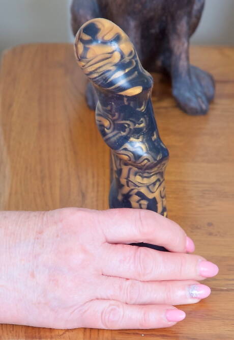 TAC Amateurs invites you to browse their free photos with Auntie Trisha in toying twat porn scene