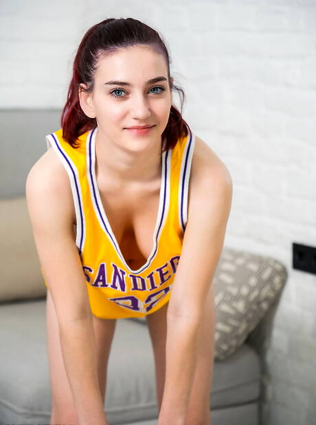 Showy Beauty xxx photo collection featuring Gloria showing sexy form