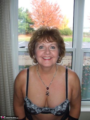 TAC Amateurs pleased to share with you a free photo gallery with Busty Bliss xxx gallery 266401